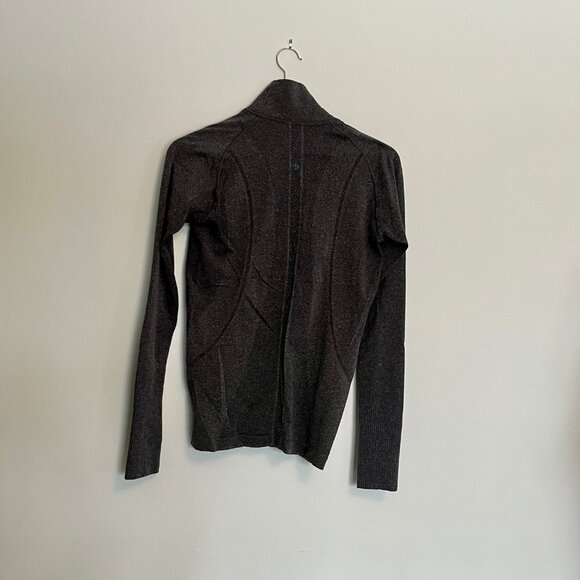 lululemon. Swiftly Tech 1/2 Zip. Long Sleeve Top. Grey Color. Size 8. Womens. - Picture 6 of 11